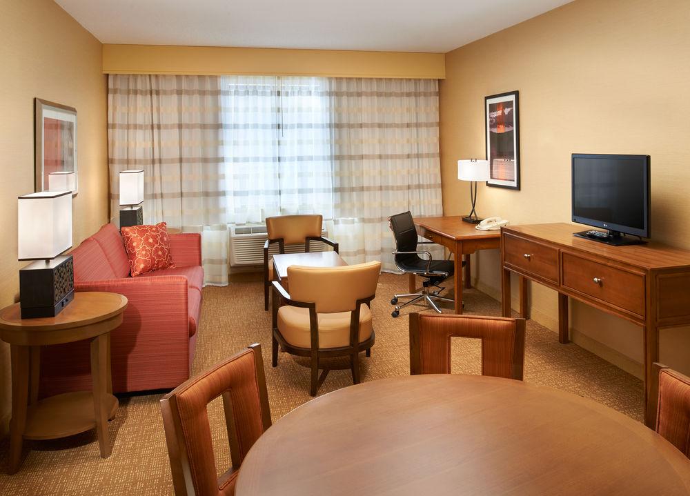 Courtyard Milwaukee Downtown Hotel Ngoại thất bức ảnh
