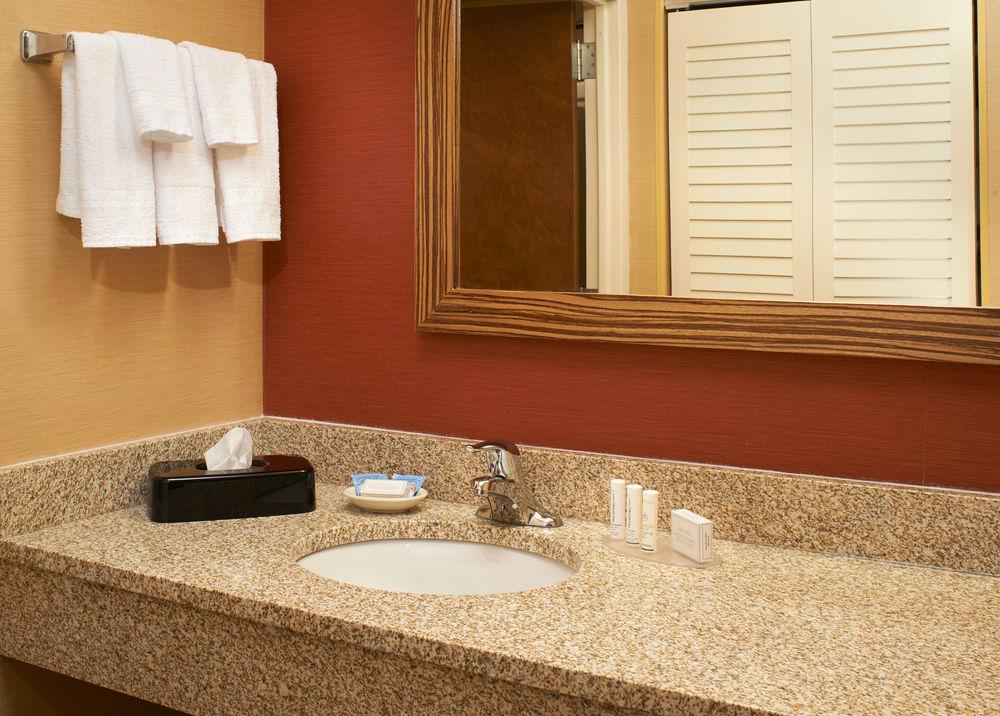 Courtyard Milwaukee Downtown Hotel Ngoại thất bức ảnh