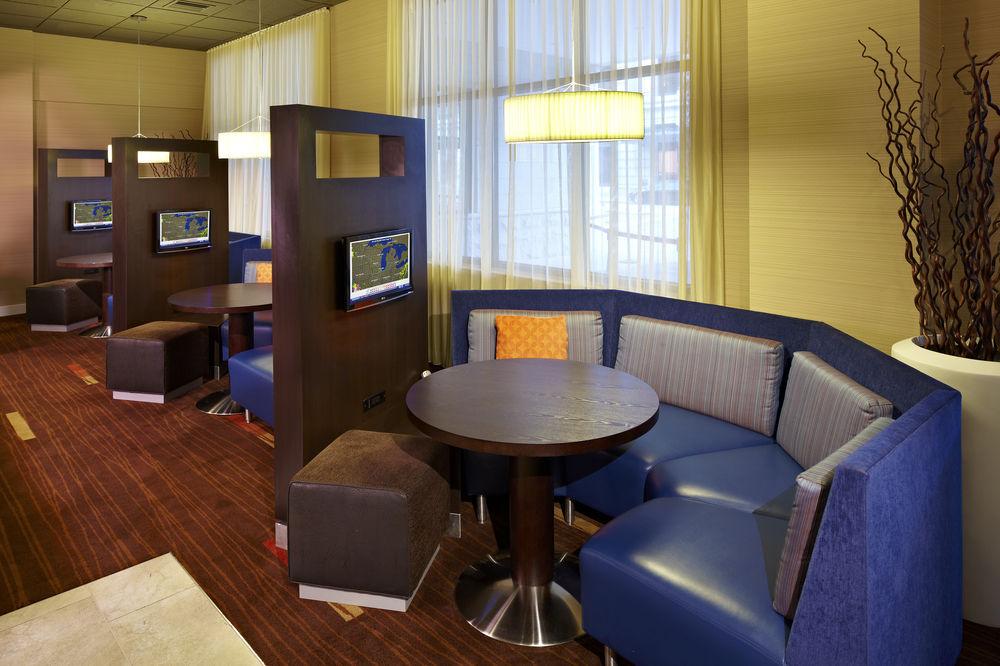 Courtyard Milwaukee Downtown Hotel Ngoại thất bức ảnh