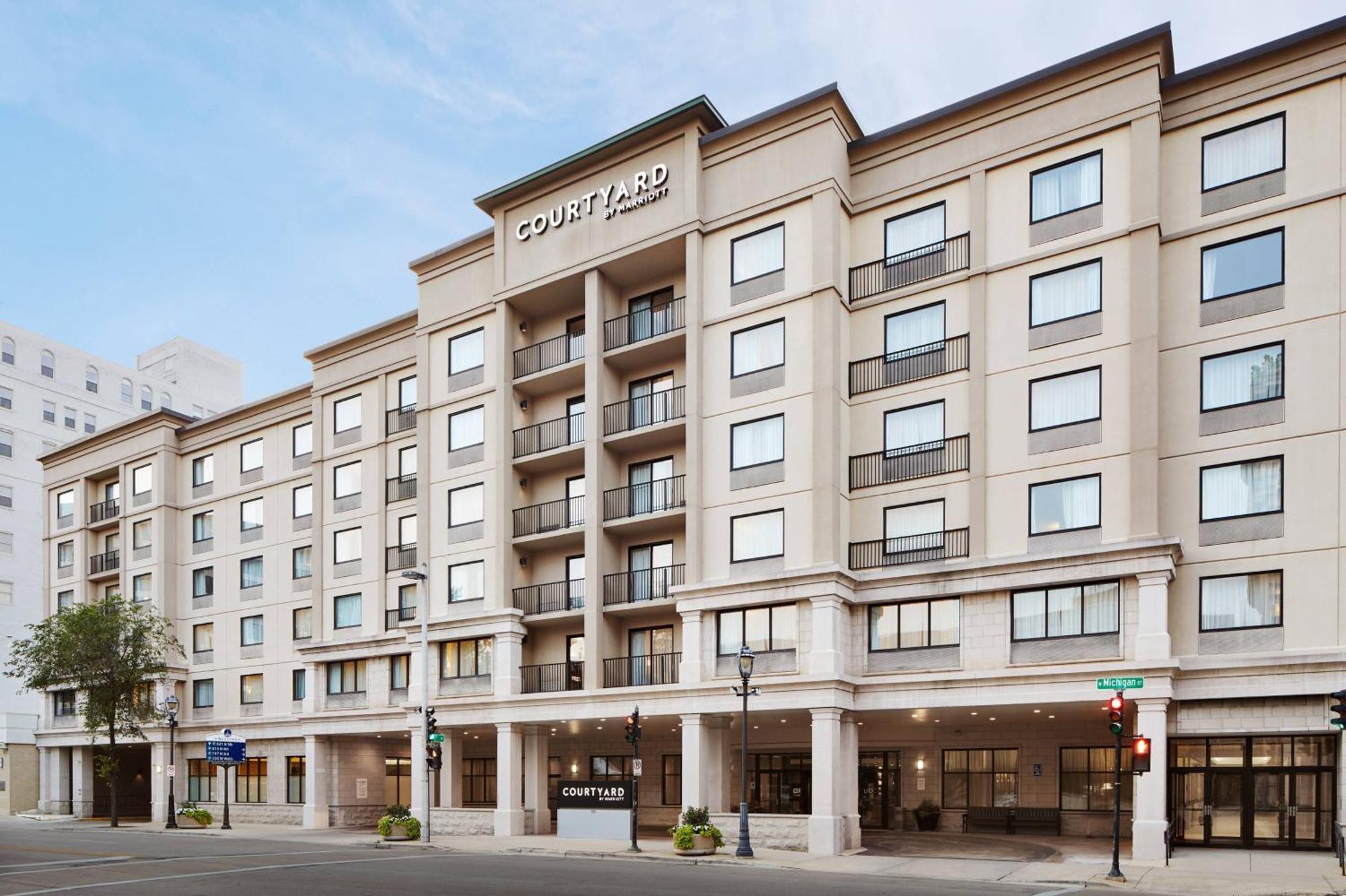 Courtyard Milwaukee Downtown Hotel Ngoại thất bức ảnh