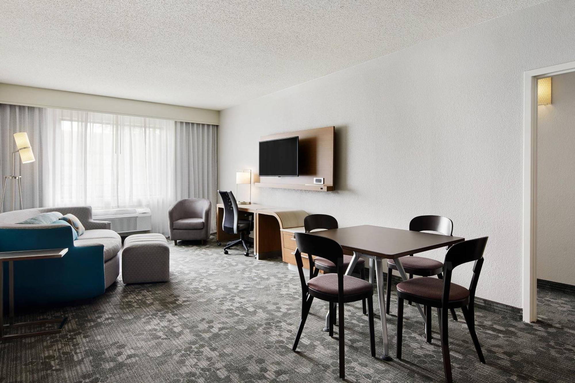 Courtyard Milwaukee Downtown Hotel Ngoại thất bức ảnh