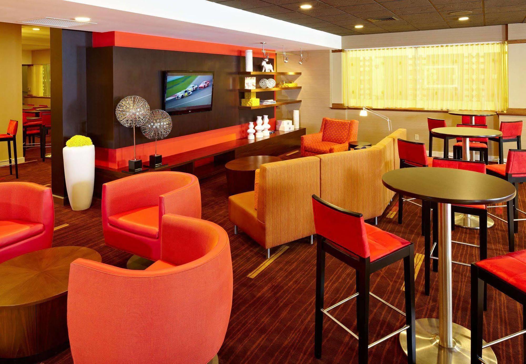 Courtyard Milwaukee Downtown Hotel Ngoại thất bức ảnh